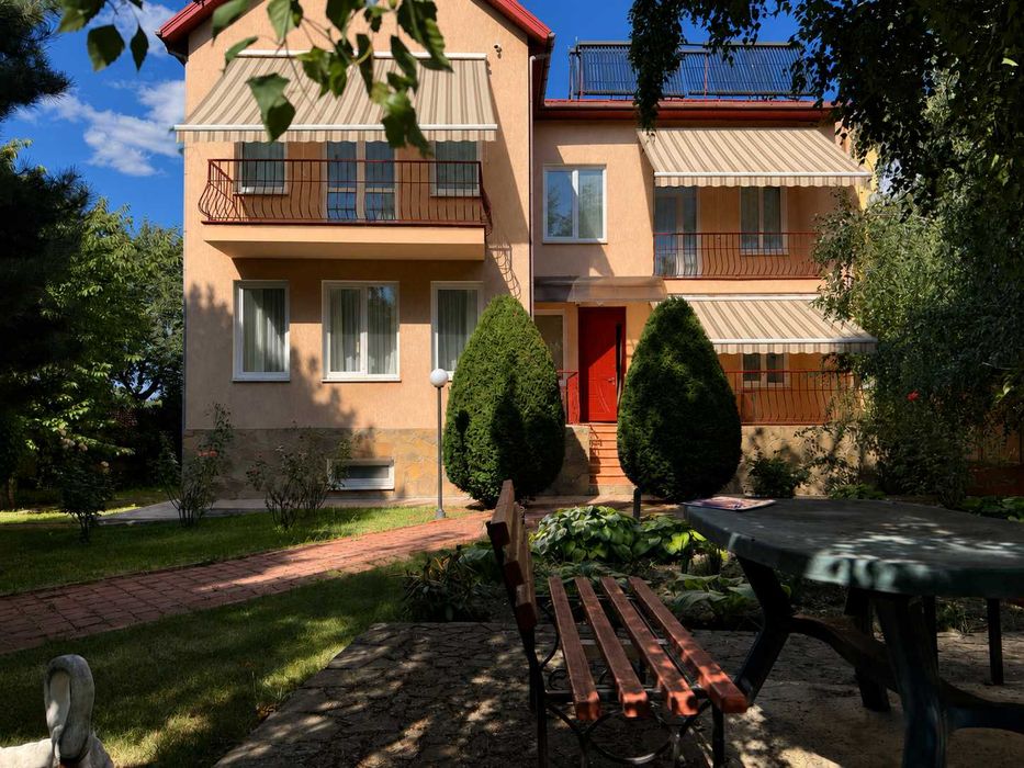 БЕЗ КОМИССИИ! Дом 430 м² с бассейном и участком 15 соток у моря в Киевском районе.