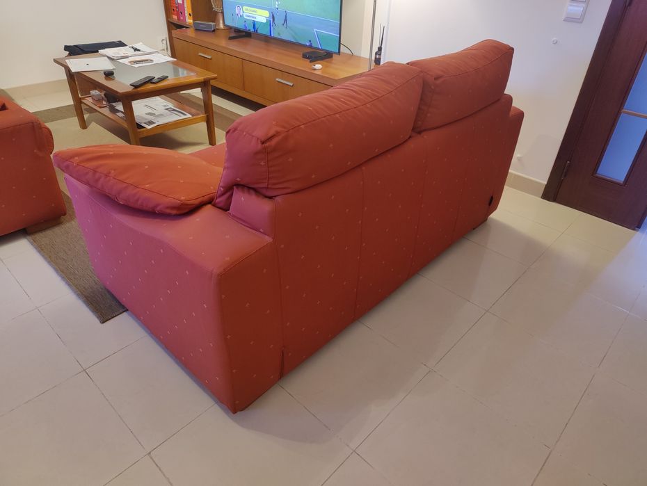 Sofá em tecido de muito boa qualidade – 2 lugares
