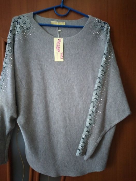 Продам новый свитерок 50р.