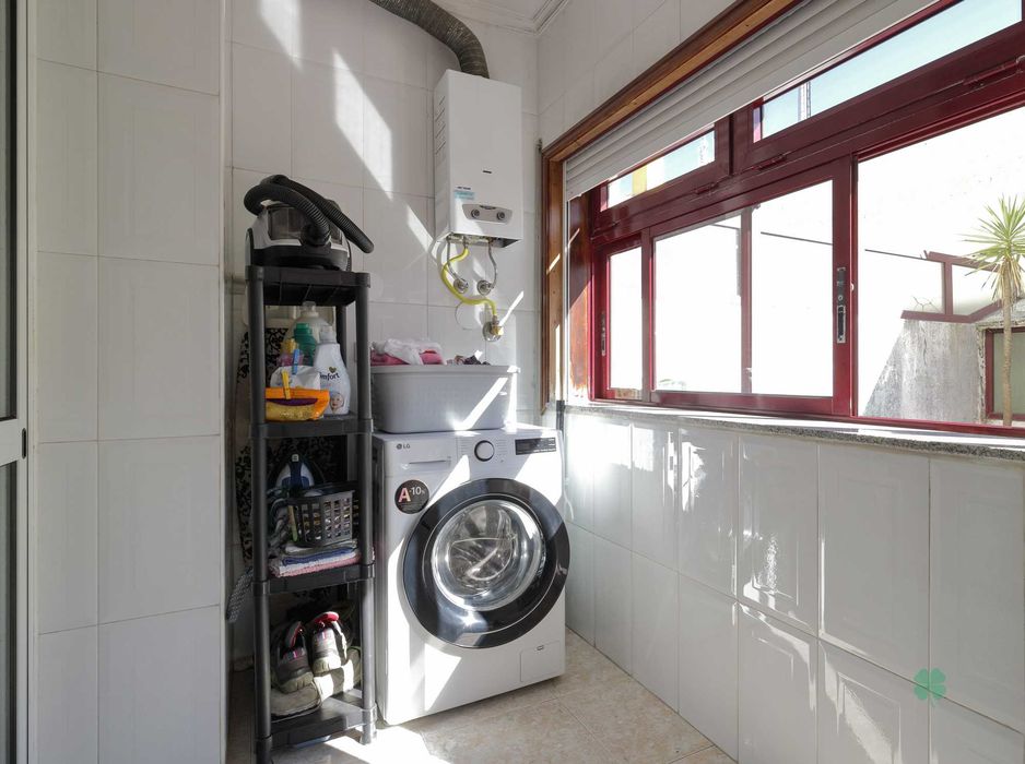 Apartamento T2 venda 260.000€ em Canelas - Vila Nova de Gaia com terraço e garagem fechada