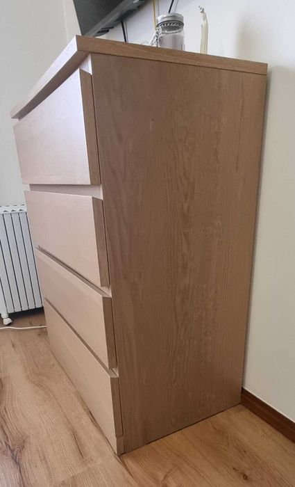 Cómoda com 4 gavetas