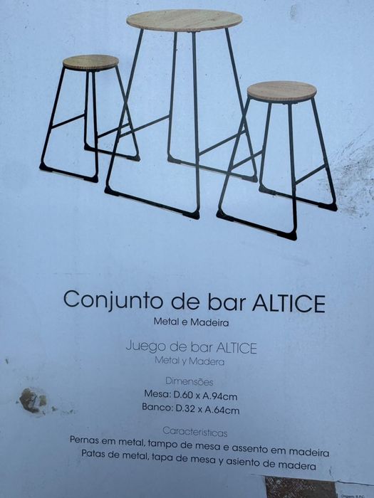 Conjunto de bar em madeira