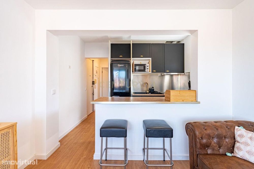 Apartamento T1 | 3 frentes | Remodelado