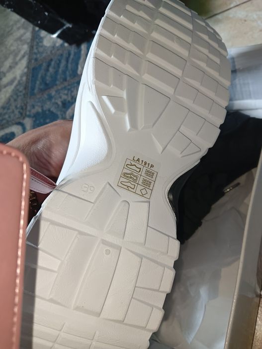 Nowe buty botki skarpetkowe