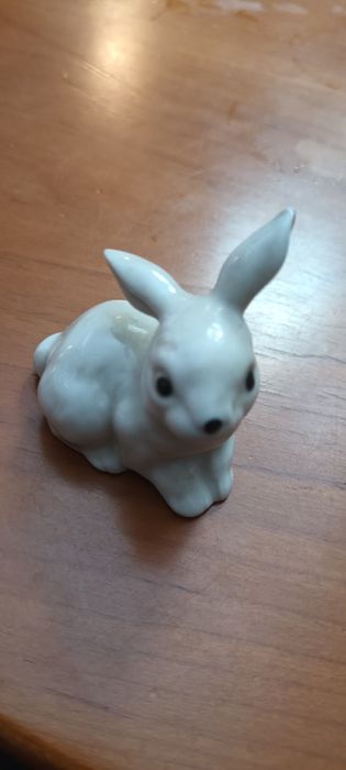 Фарфоровая фигурка.