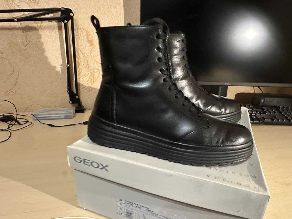 Жіночі черевики з натуральної шкіри від  Geox
