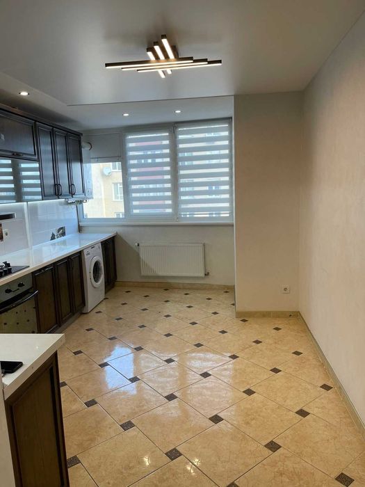 3 кім на Тролейбусній у новобудові