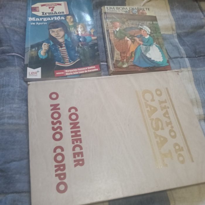 Livros variados em bom estado