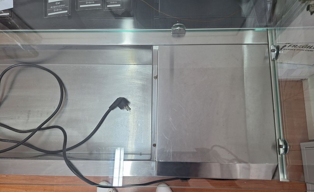 Vitrine refrigerada de bancada para ingredientes
