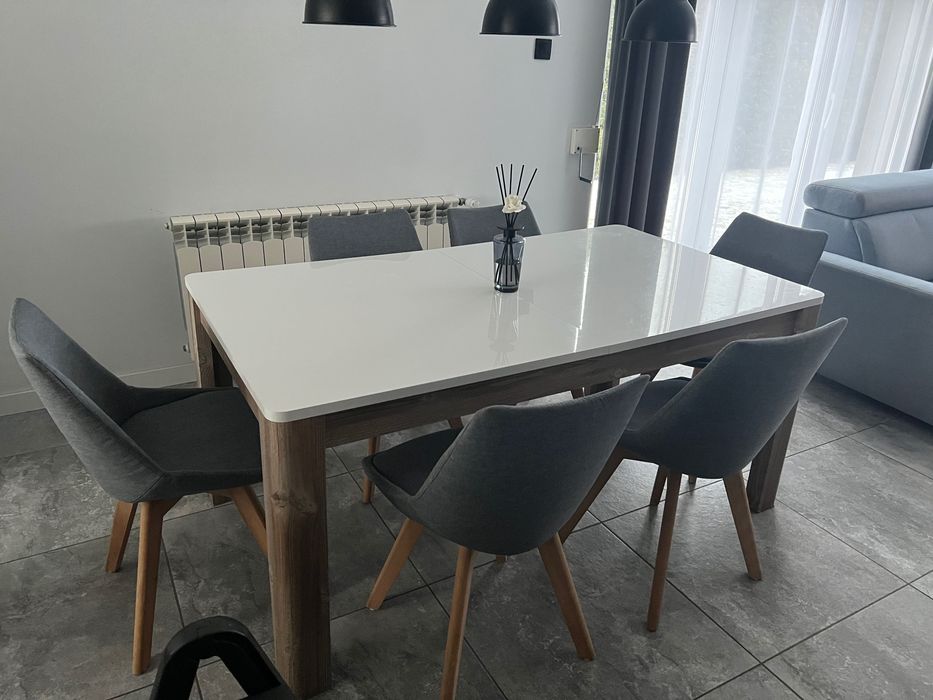 Stół plus 6 krzeseł