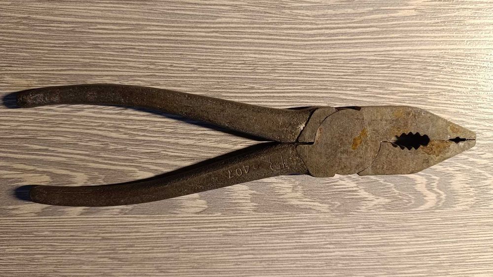 Продам плоскогубцы времен СССР