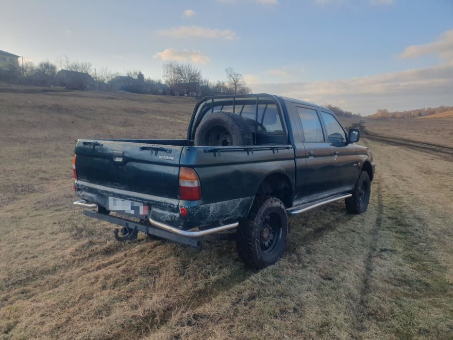 Міцик Л200, лівий руль, на повному бойовому
