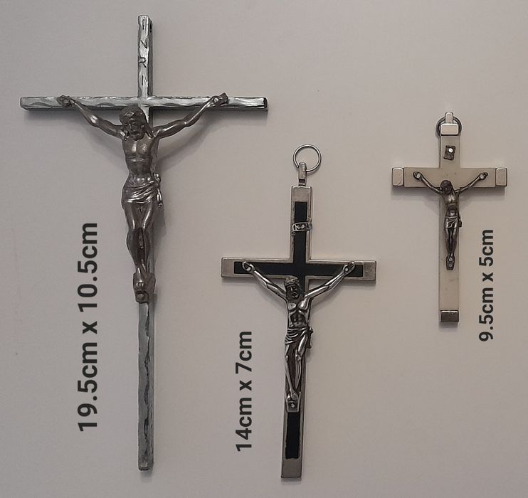 Santos e crucifixos