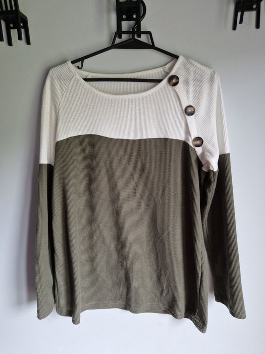 Dwukolorowy sweter damskinz guzikami ozdobnym 38 M