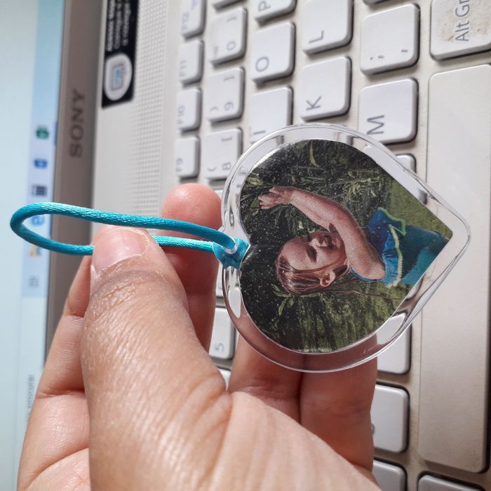 Porta fotografias coração em acrílico