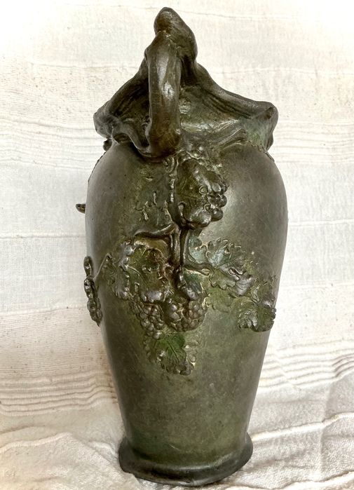 Jarra de bronze patinado Arte Nova