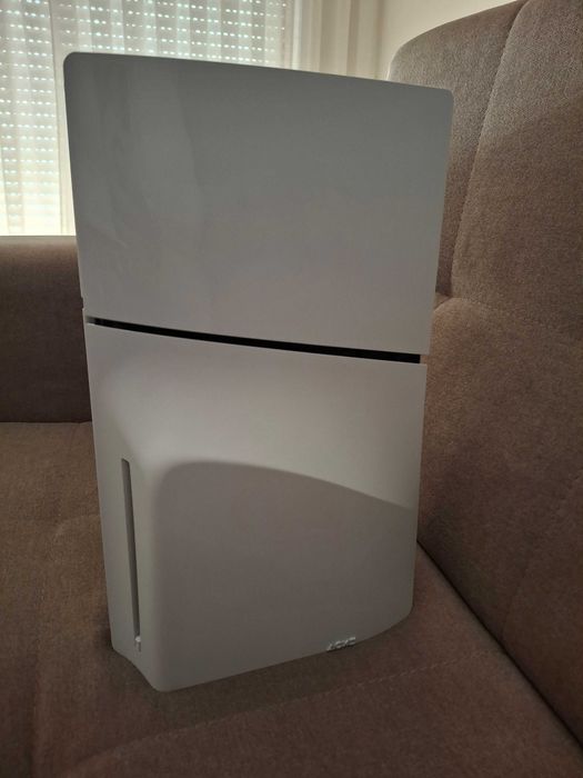 PS5 Slim 1TB + 1 Comando DualSense (Como Novos) – Com Garantia