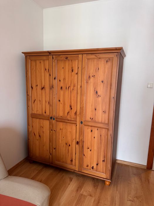 Szafa IKEA z litego drewna sosnowego – 3-drzwiowa, bardzo pojemna