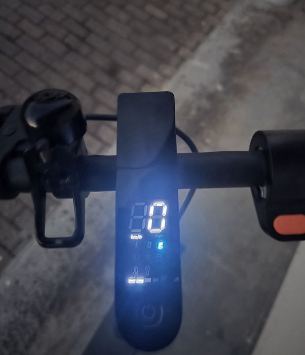 Trotinete Xiaomi c/capacete - Otimo estado