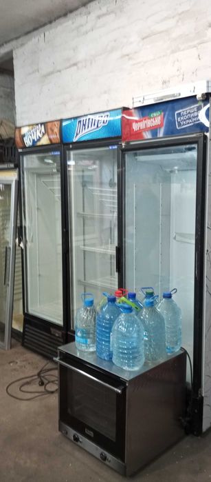 Витрина холодильная,шкаф для напитков