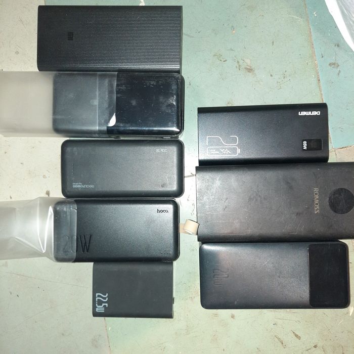 Павербанк, ліхтарик,батарейки