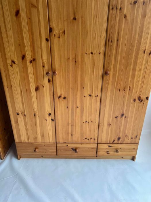 Komoda z litego drewna - szafa