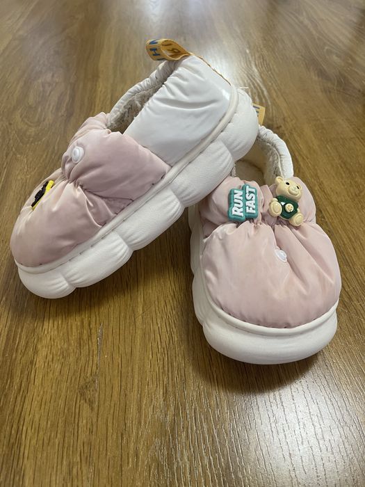 Дитяче взуття на дівчинку