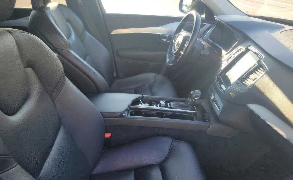 Volvo XC90 T5 Momentum 7-Passenger      2018