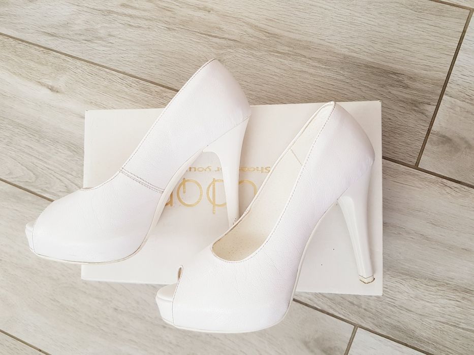 Szpilki na platformie