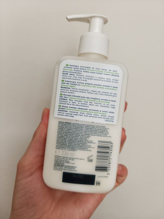 CeraVe nawilżający krem pianka do mycia 236 ml
