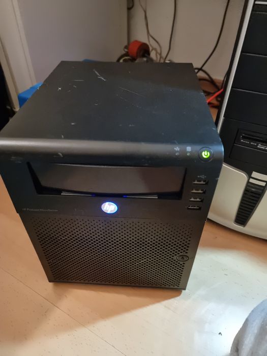 HP  MikroServer  сервер