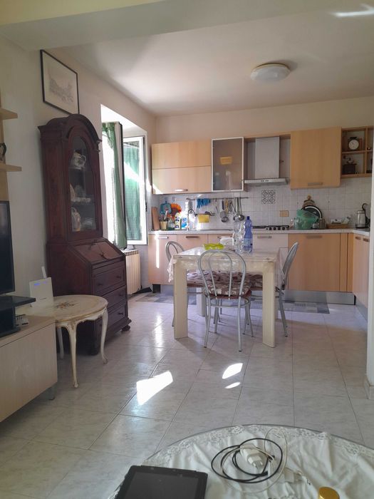 casa indipendente tre piani a fabriano italia