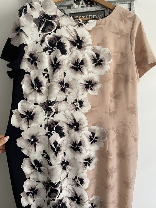 Sukienka w kwiaty elegancka 46 48