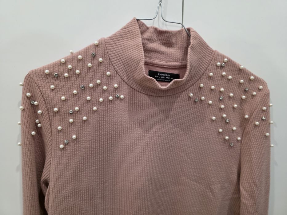Camisola cor de rosa com pérolas