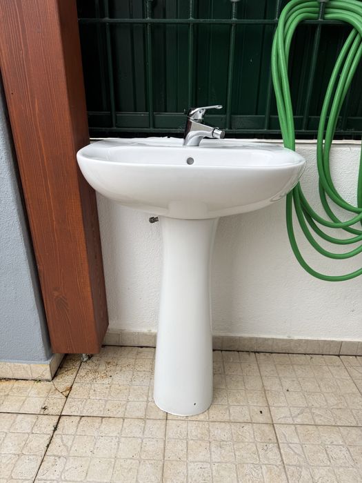 Lavatório com coluna wc + torneira