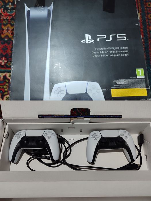 Sony PlayStation 5 Digital Edition｜2 Геймпади｜третя ревізія(CFI-1216B) Як нова