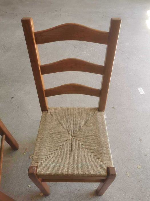 Cadeiras em Madeira Maciça - Muito Usadas, Ótima Oportunidade!