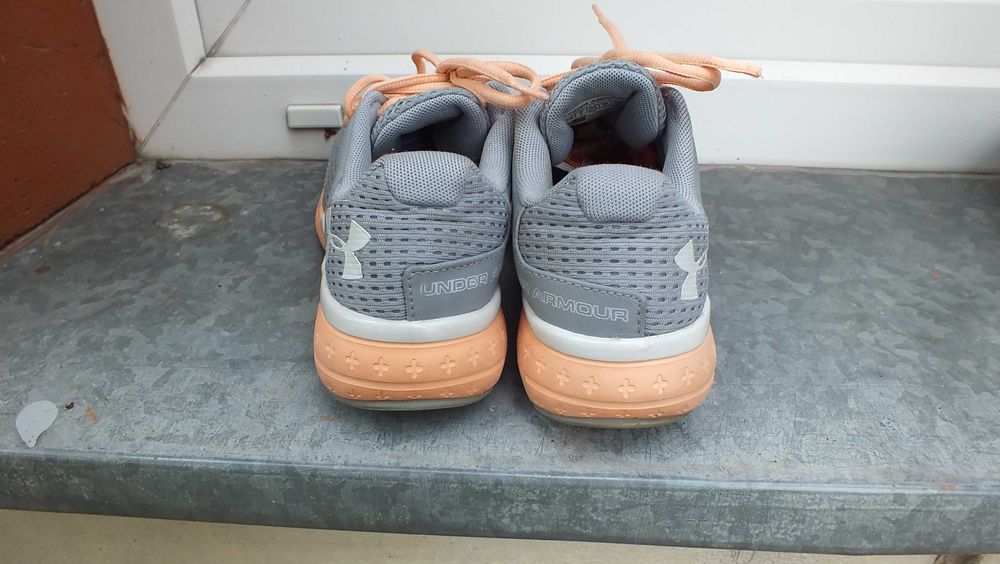 Super buty sportowe marki Under Armour w roz 37,5