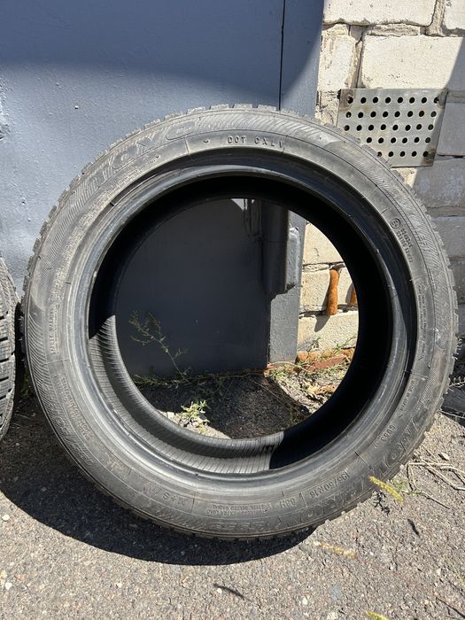 Зимові шини 195/50R16 TOYO