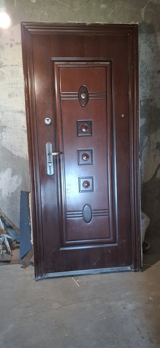 Продам входную дверь б/у