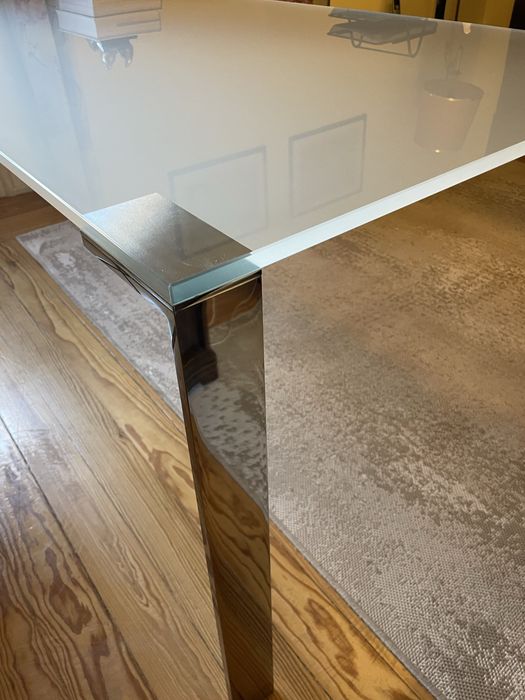 Mesa de Jantar/ Sala em vidro temperado.