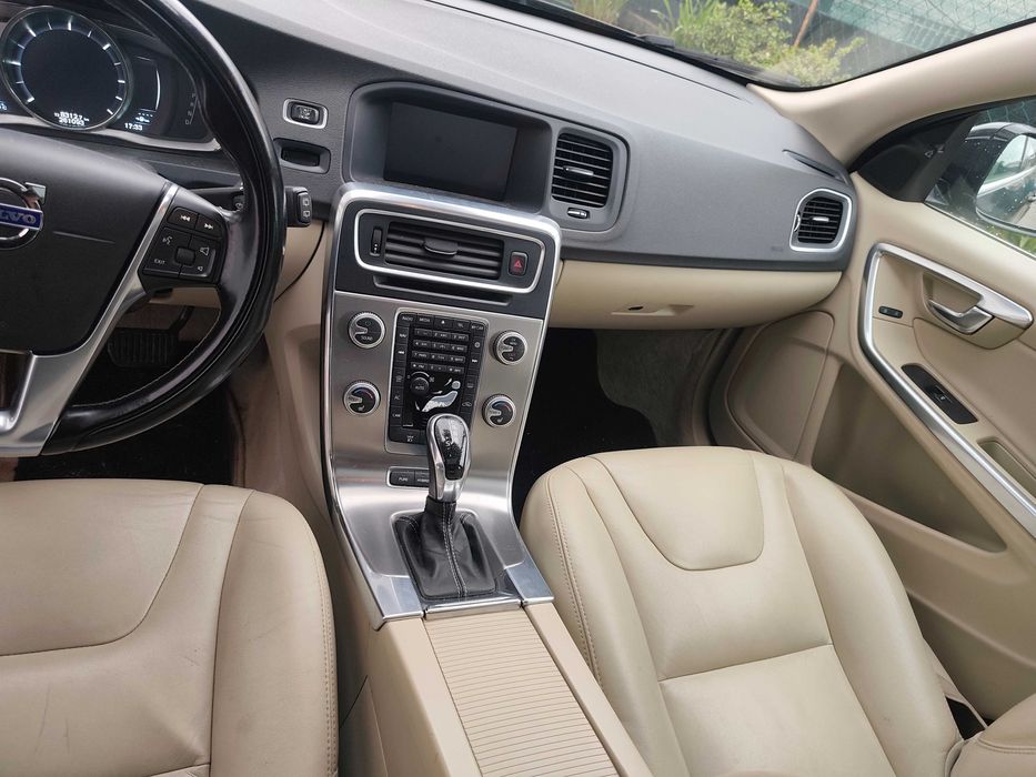 Volvo V60 Plug-in Hybrid D6 Summum - Com Teto de Abrir