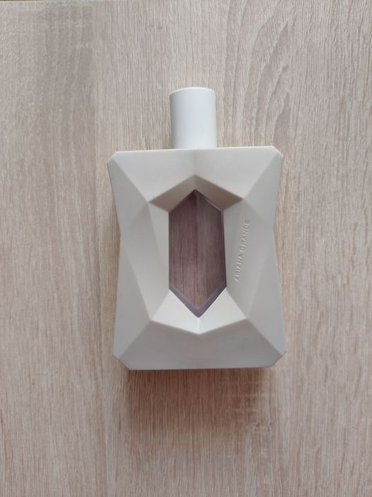 Woda perfumowana Ariana Grande God is a woman 50 ml