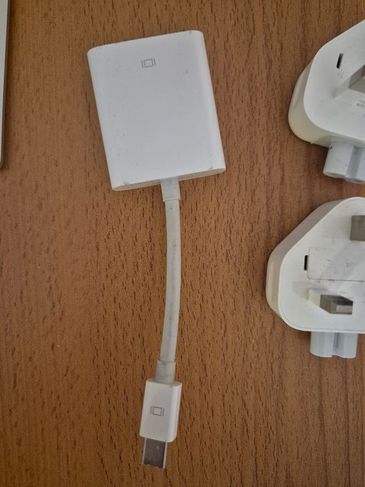Lote Apple: iMac + MacBook (P/ Peças) e Periféricos Funcionais