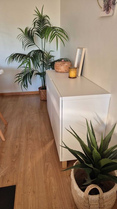 Aparador IKEA (Besta)