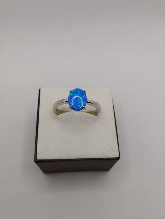 Srebrny pierścionek z kamieniami opalizującym, próba 925, rozmiar 22