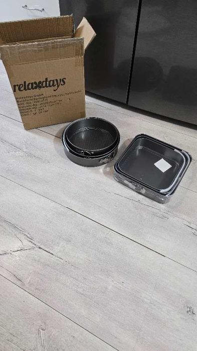 Zestaw blach Relaxdays Tortownice 6w1 okrągłe i kwadratowe od 26-28 cm