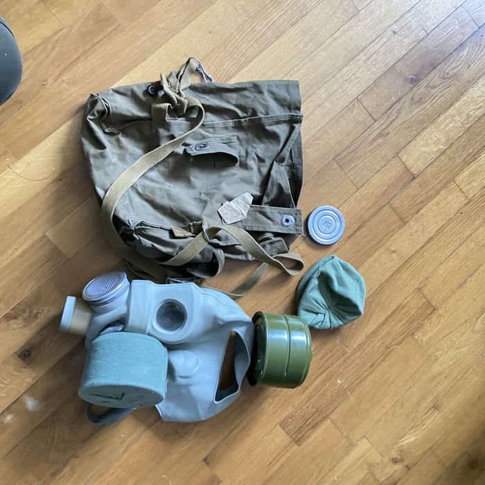 Протигаз чорний. Новий. І сірий