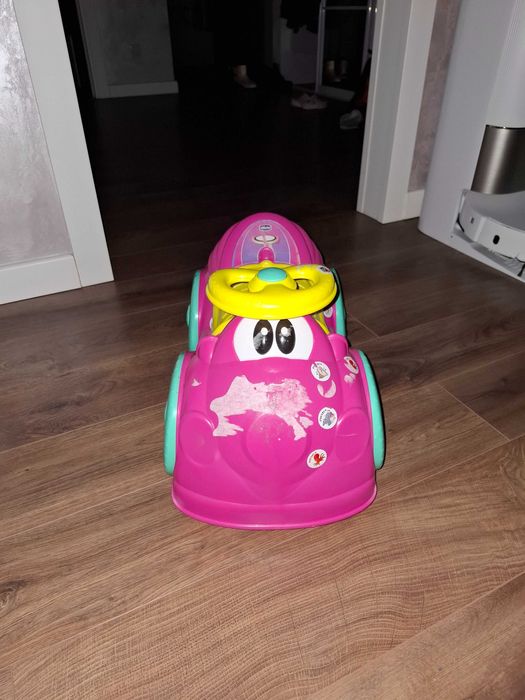 Машинка толокар Chicco