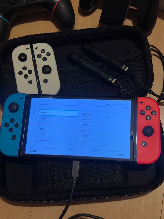 Nintendo Switch OLED com acessórios